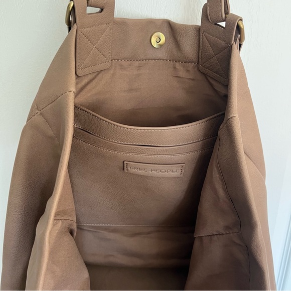 FREE PEOPLE Ventura Vegan Beige Tote Bag - Hard to Find - Sold Out in Stores - Picture 6 of 8